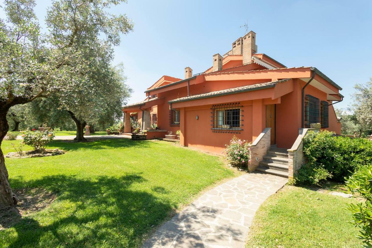 Villa In Via Della Marcigliana Casale Torre San Giovanni Buitenkant foto