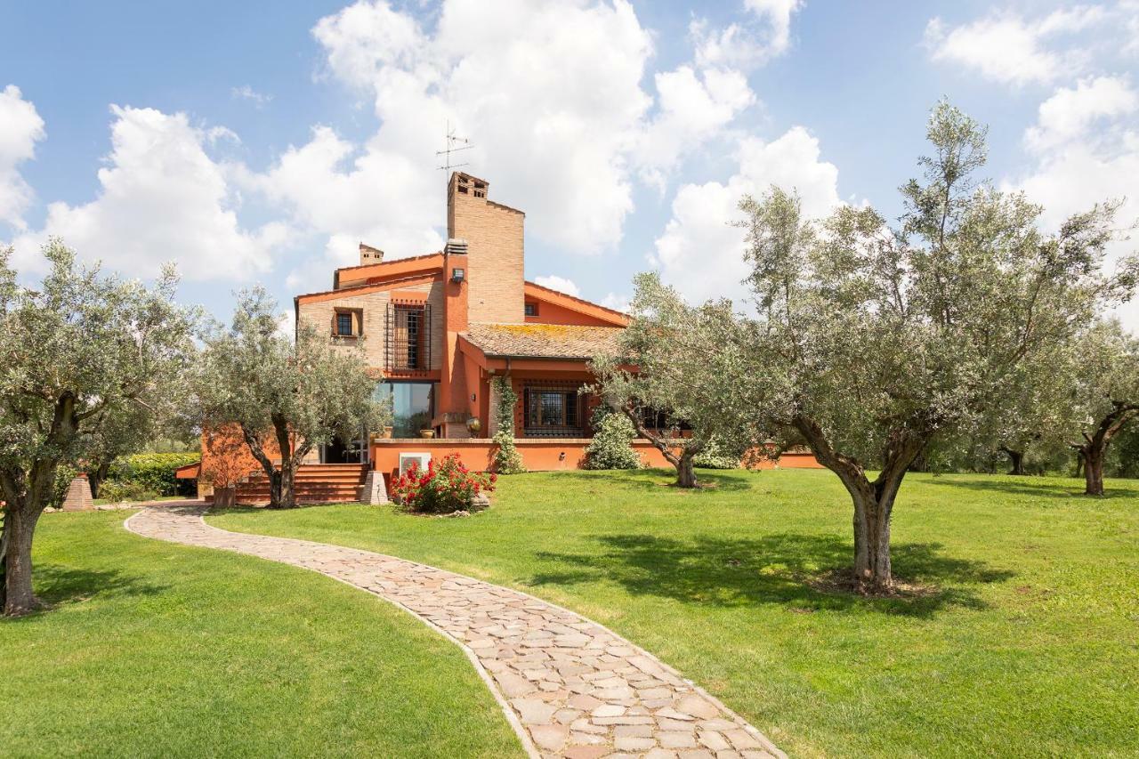 Villa In Via Della Marcigliana Casale Torre San Giovanni Buitenkant foto