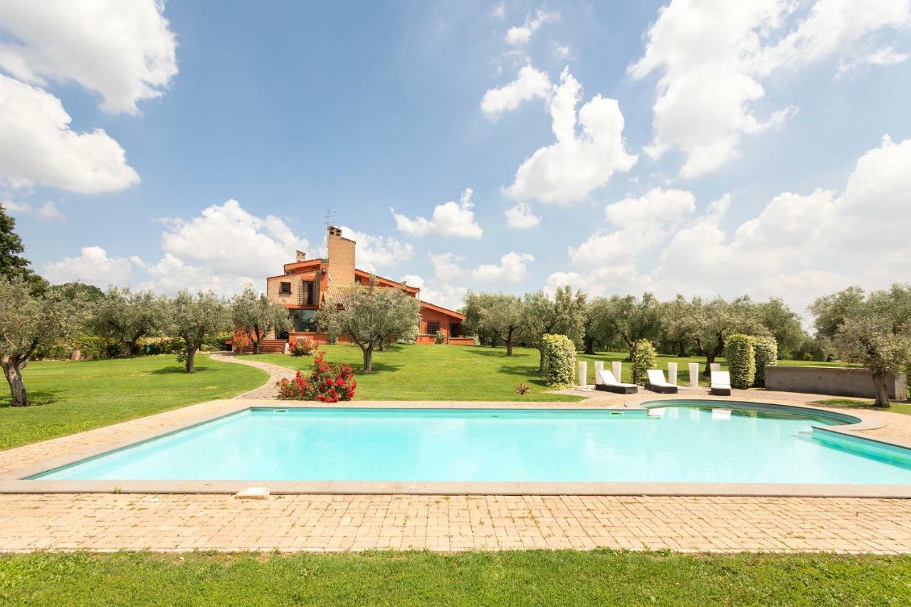 Villa In Via Della Marcigliana Casale Torre San Giovanni Buitenkant foto