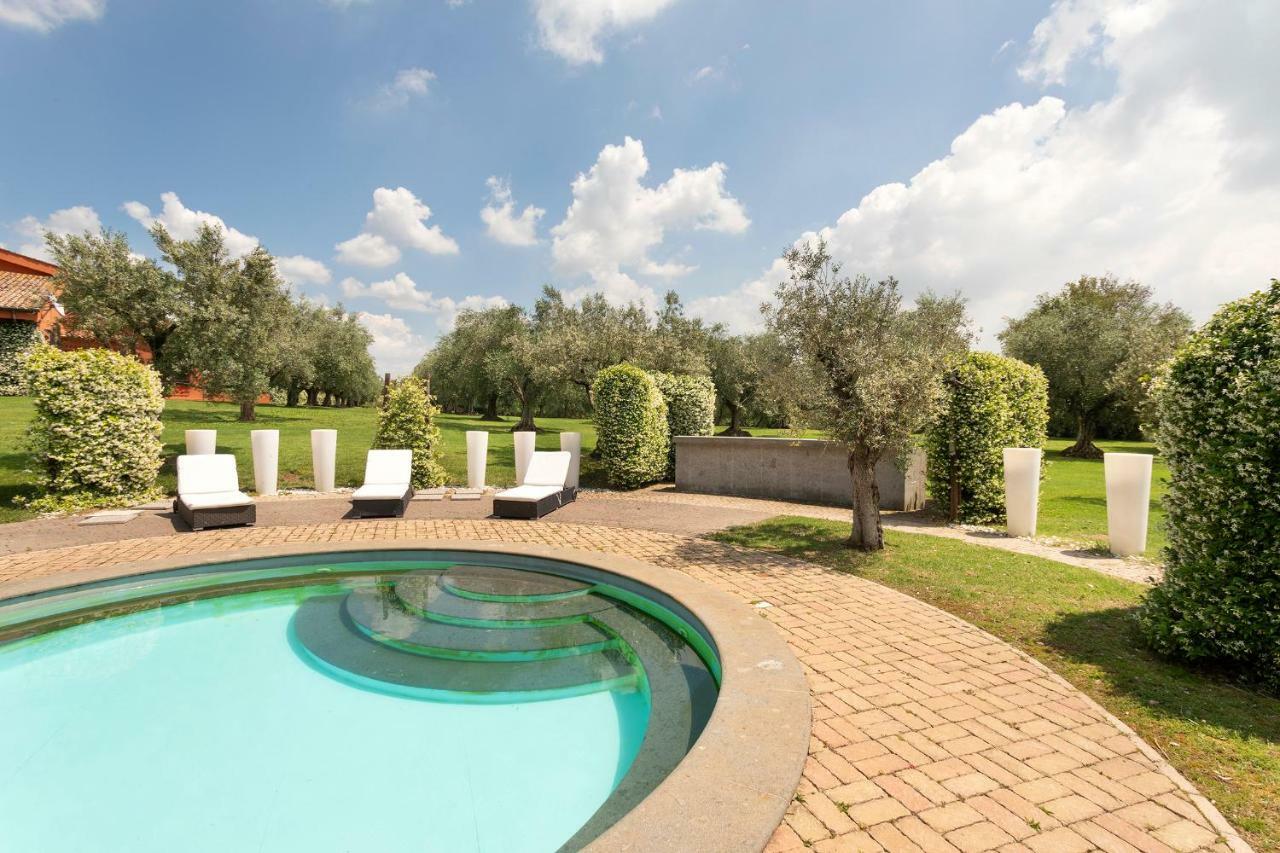 Villa In Via Della Marcigliana Casale Torre San Giovanni Buitenkant foto