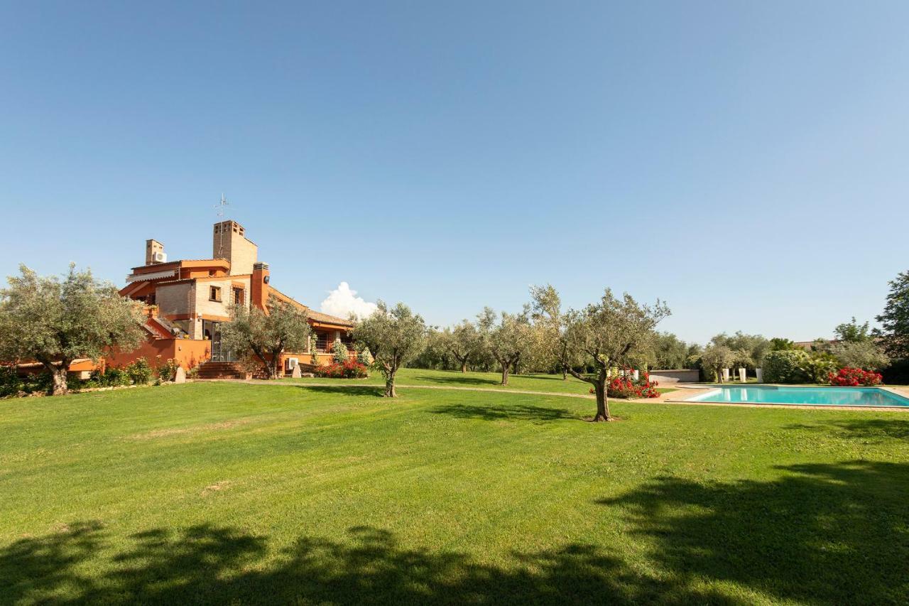 Villa In Via Della Marcigliana Casale Torre San Giovanni Buitenkant foto