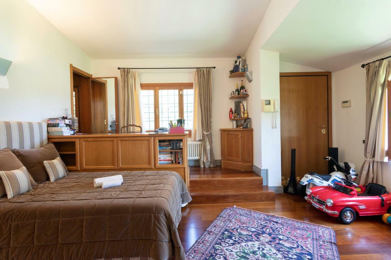 Villa In Via Della Marcigliana Casale Torre San Giovanni Buitenkant foto