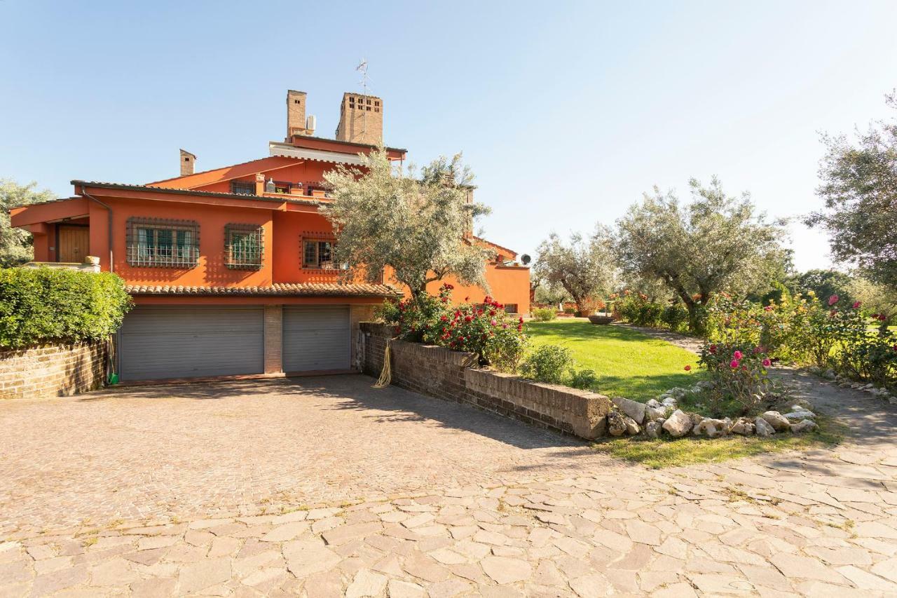 Villa In Via Della Marcigliana Casale Torre San Giovanni Buitenkant foto