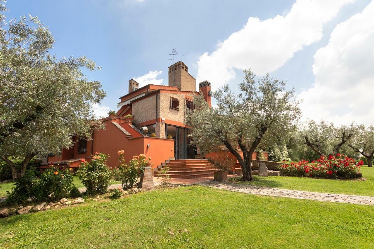 Villa In Via Della Marcigliana Casale Torre San Giovanni Buitenkant foto